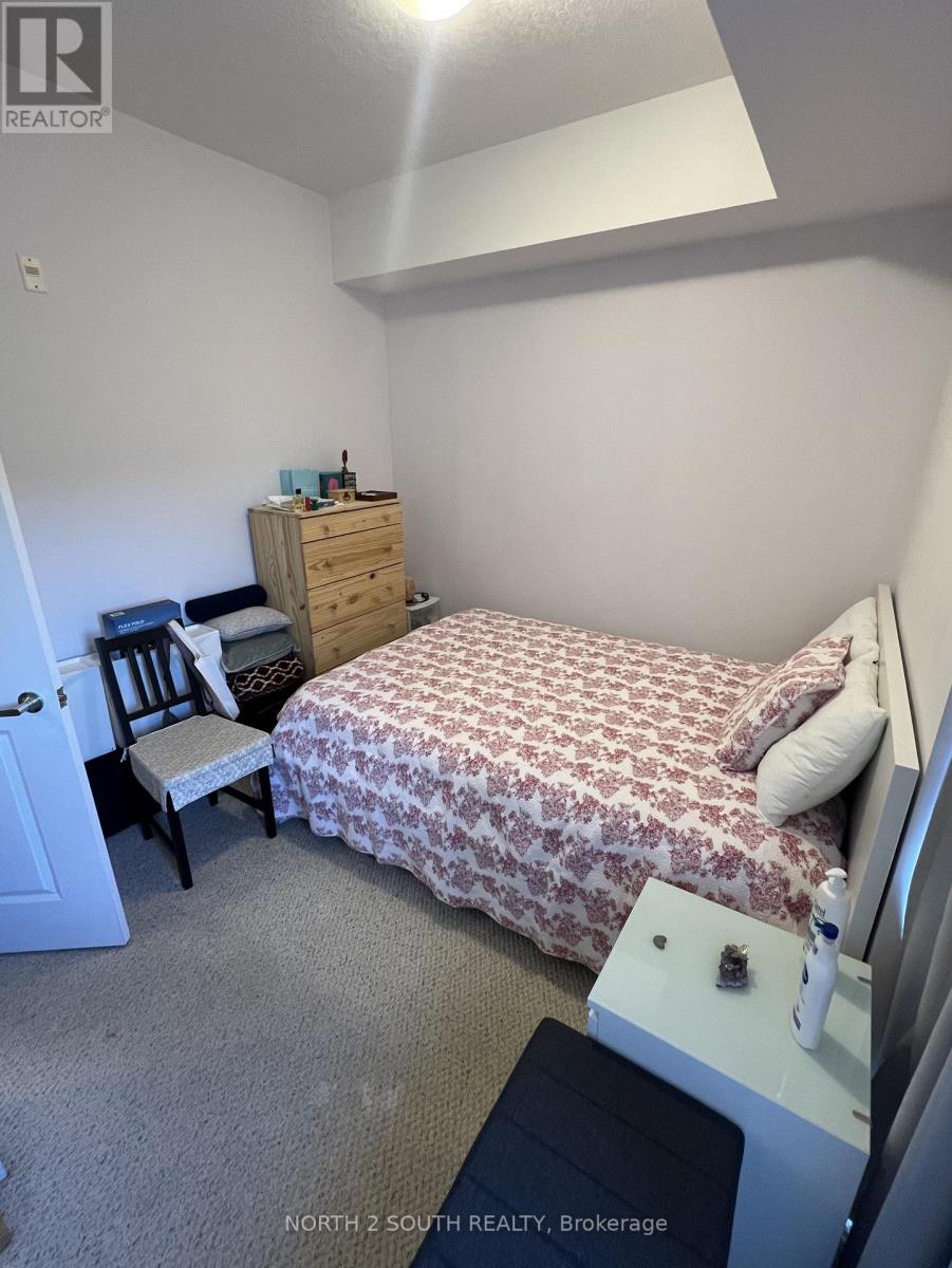 #605 90 CHARLTON AVENUE W - 13