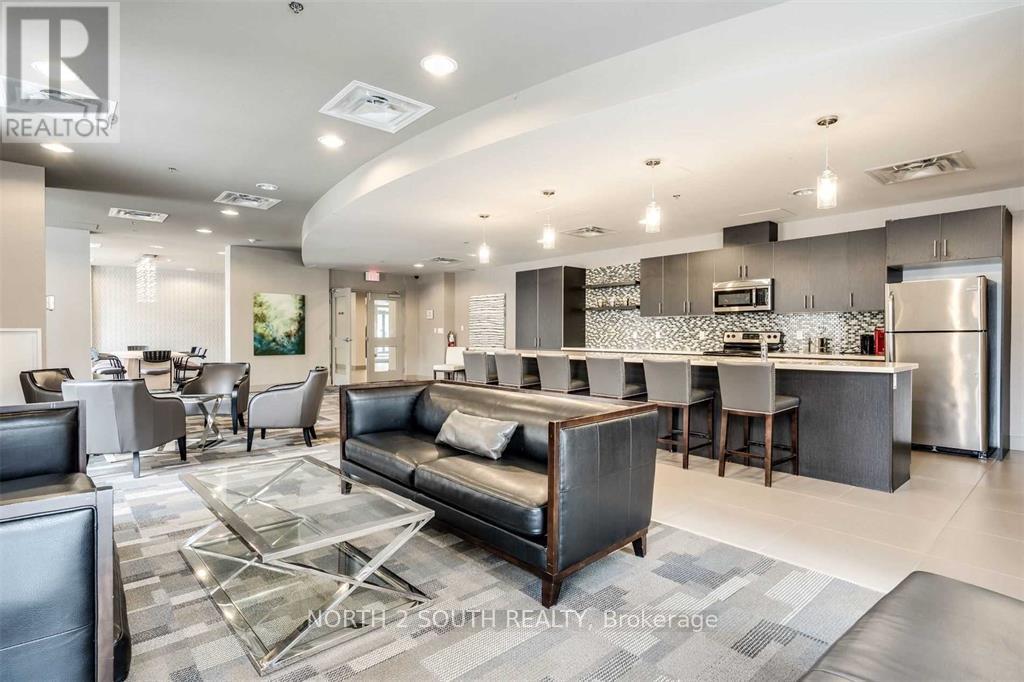 #605 90 CHARLTON AVENUE W - 15