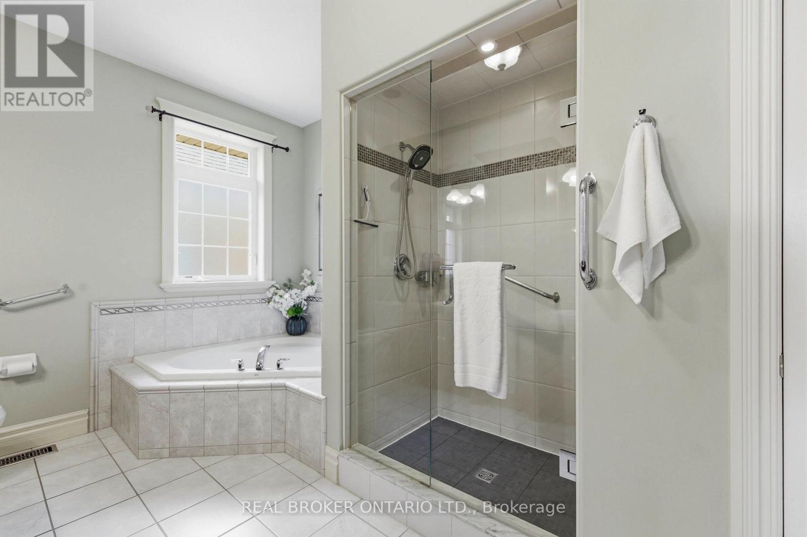 114 PENNSYLVANIA CRESCENT - Image 16