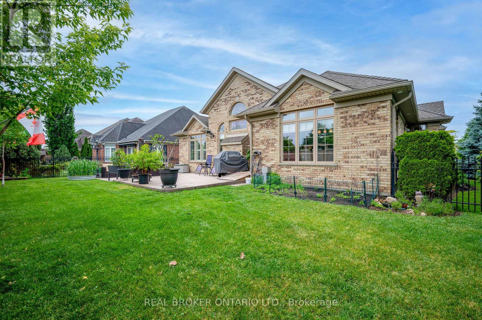 114 PENNSYLVANIA CRESCENT - Image 31