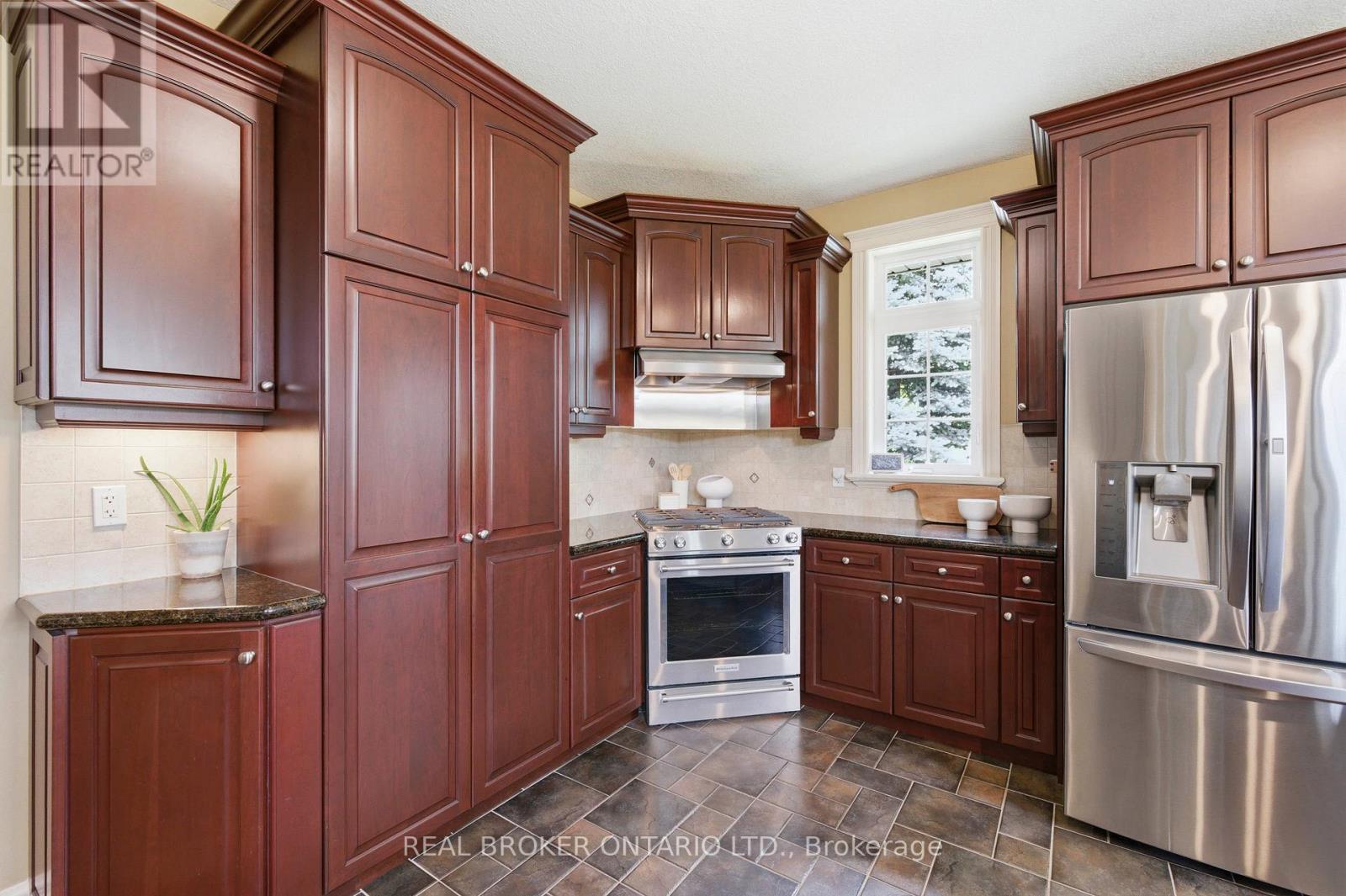 114 PENNSYLVANIA CRESCENT - Image 7