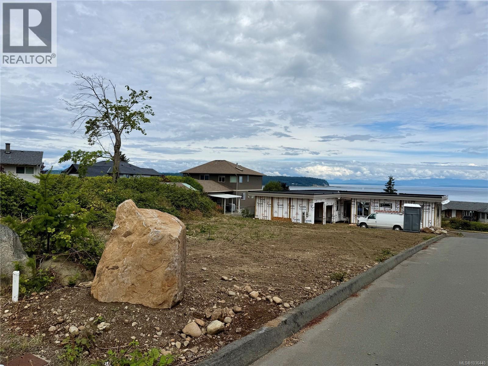 1335 Galerno Rd, Campbell River — photo 2