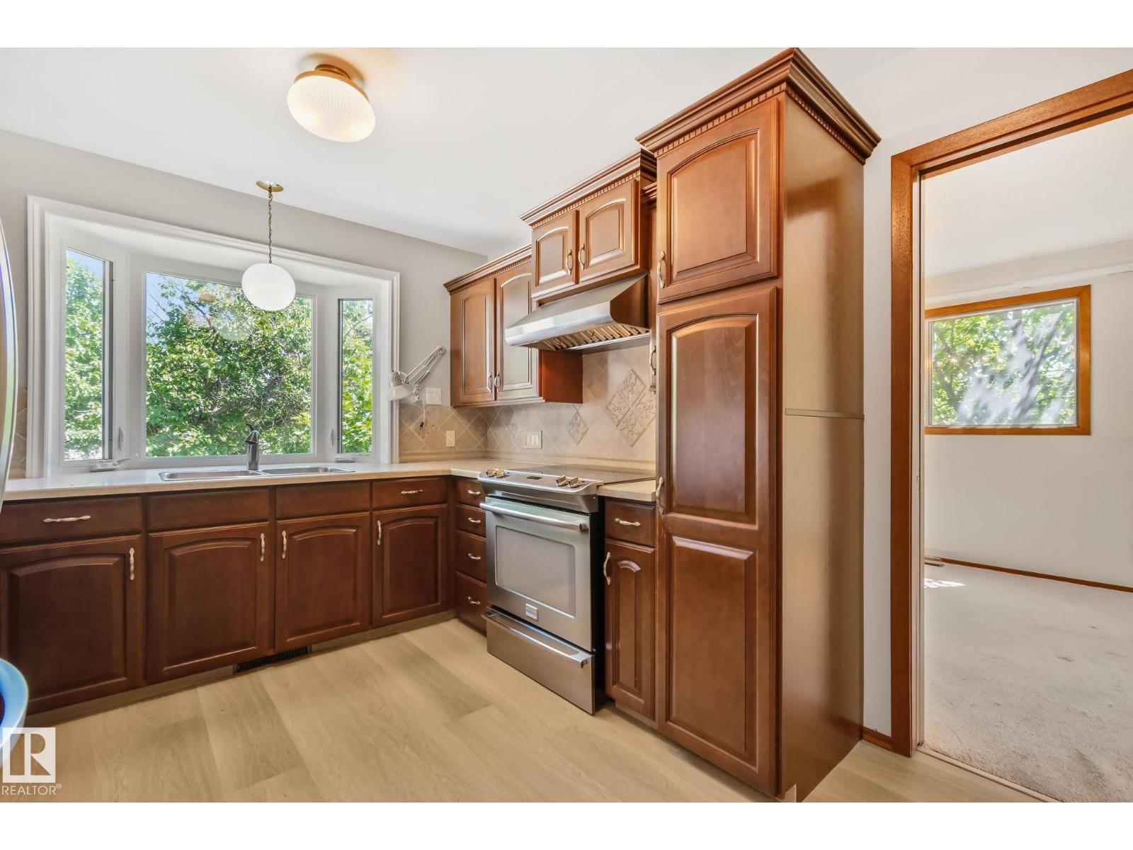 10904 40A AV NW - 10