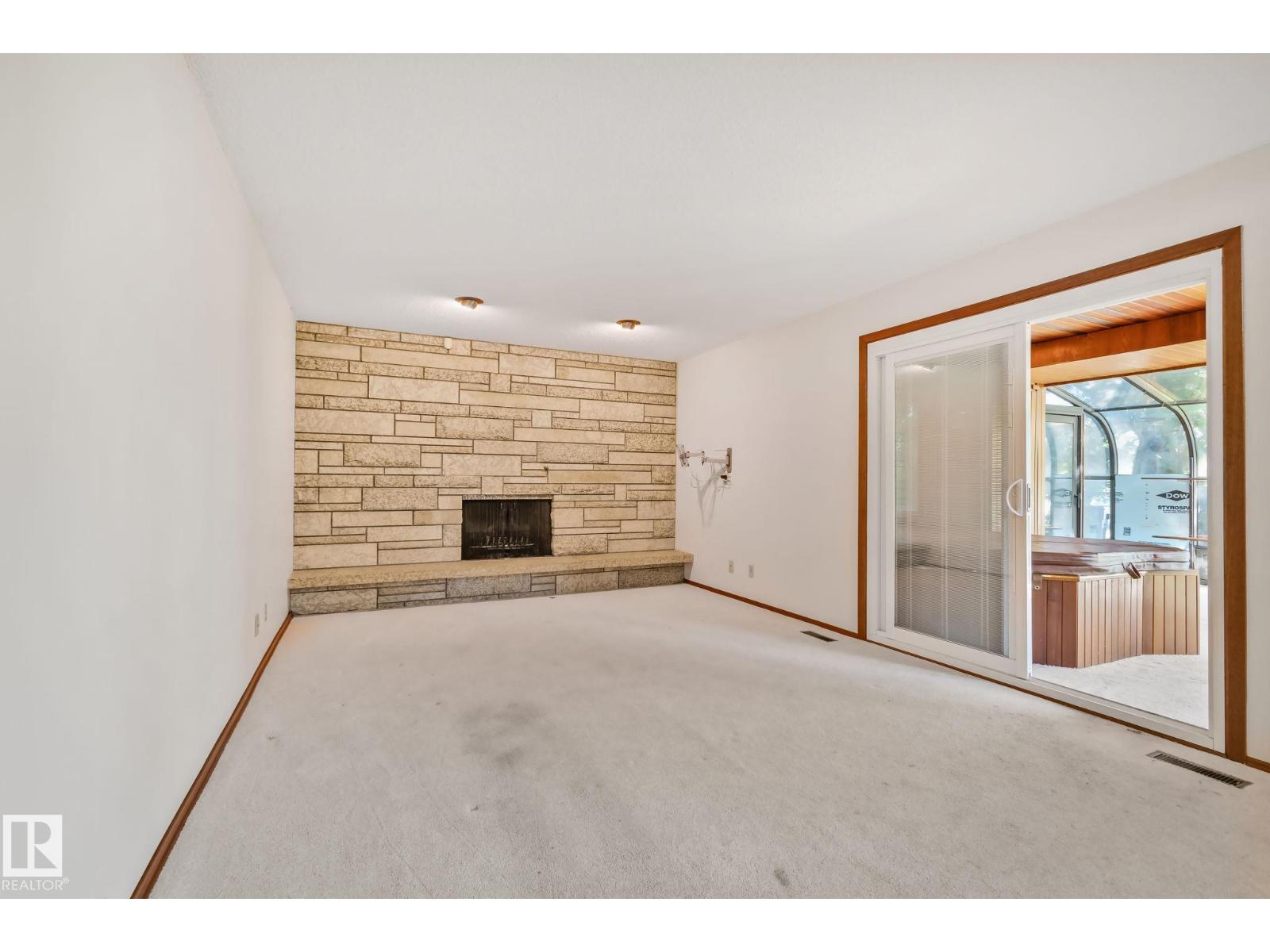10904 40A AV NW - 18