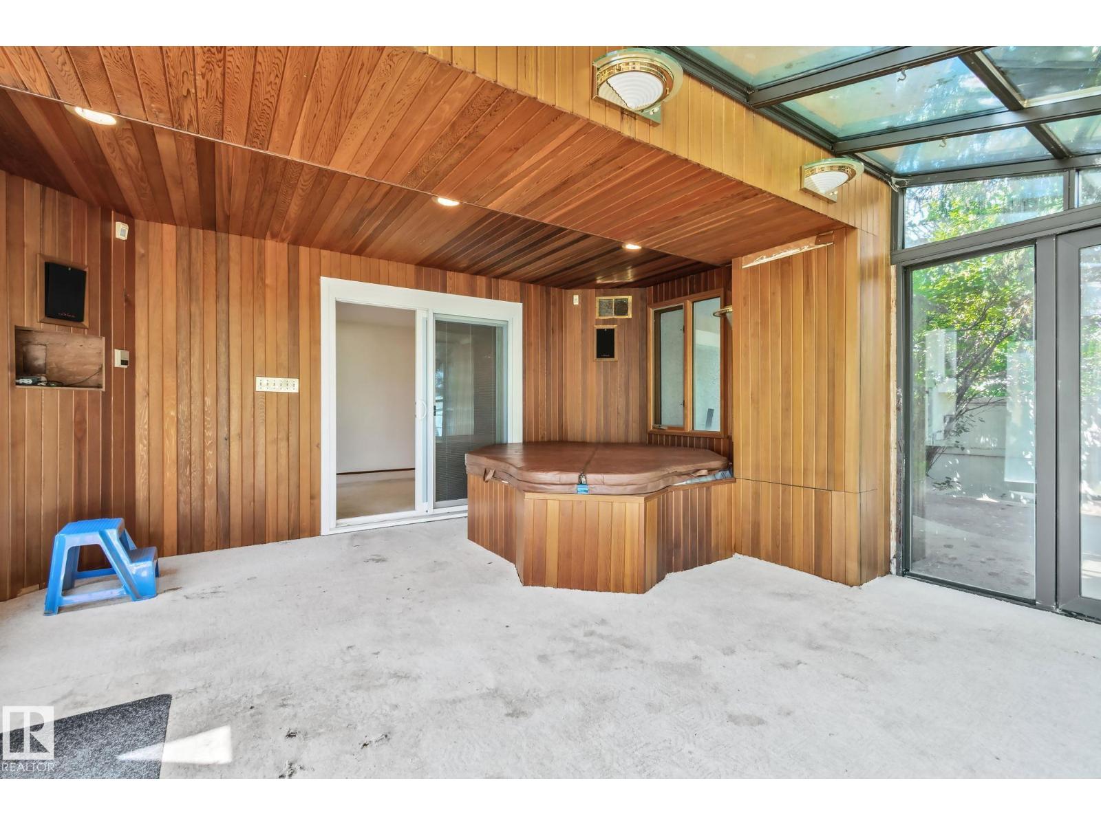 10904 40A AV NW - 21