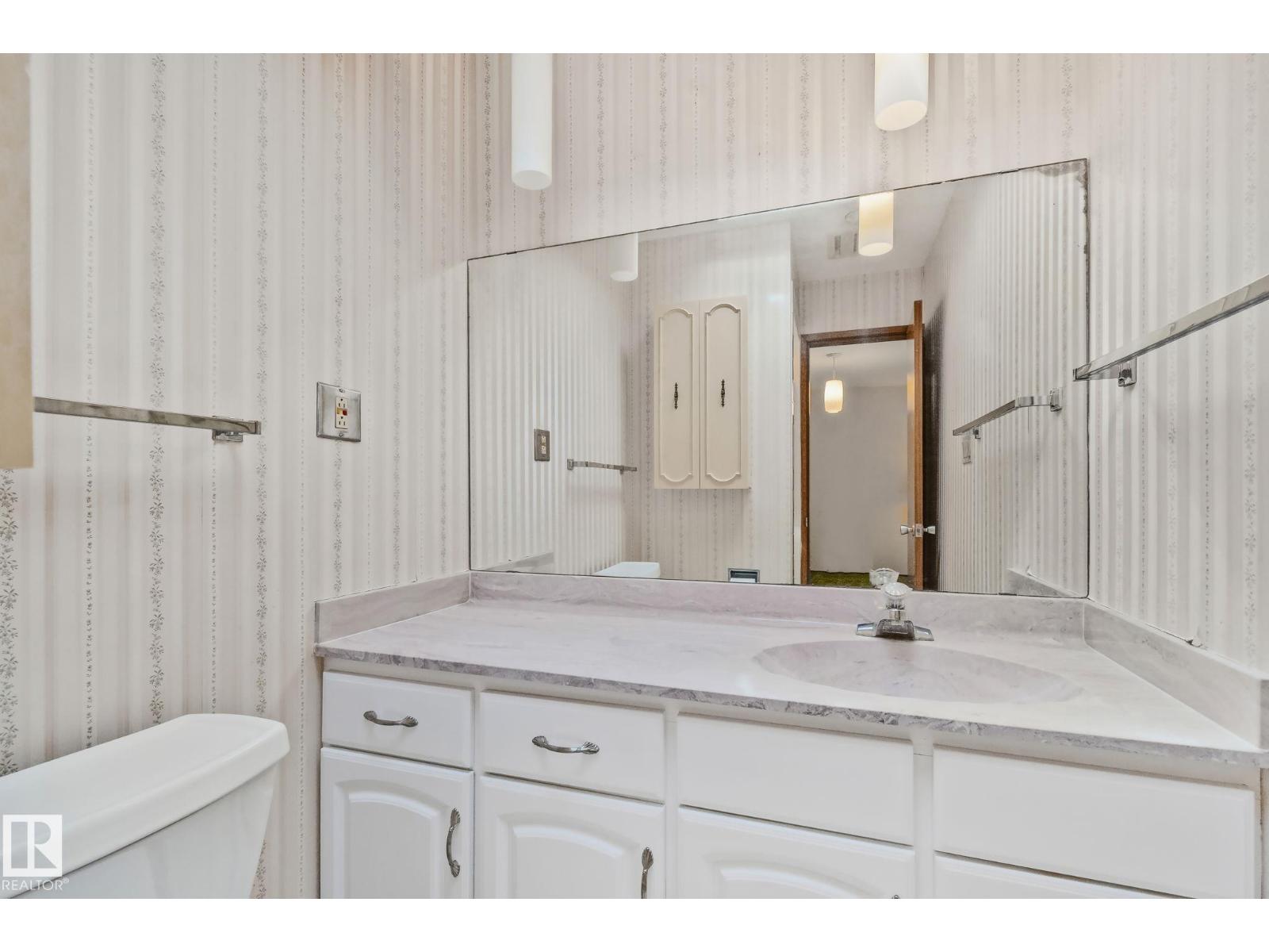 10904 40A AV NW - 30