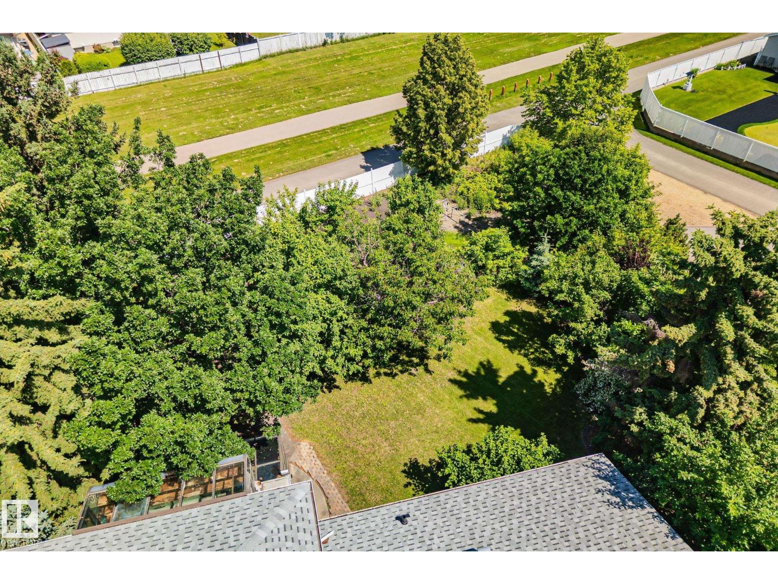 10904 40A AV NW - 62