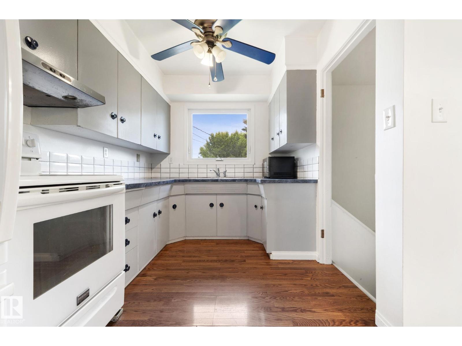 12823 88 ST NW - 11