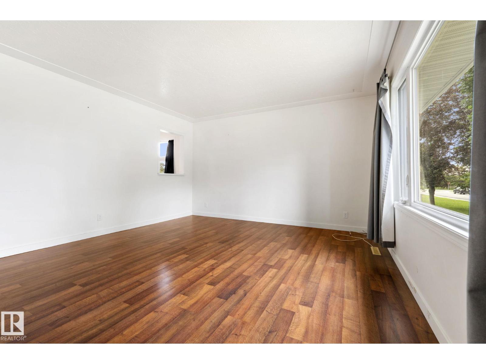 12823 88 ST NW - 8