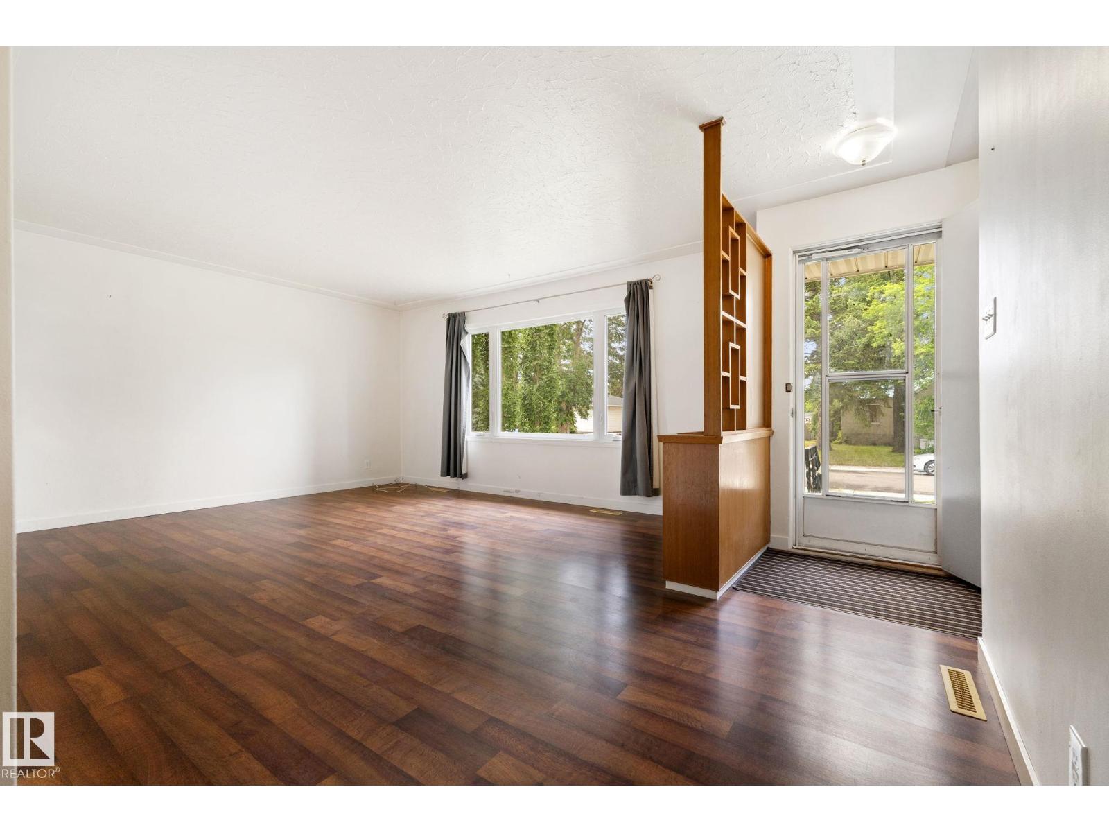 12823 88 ST NW - 4