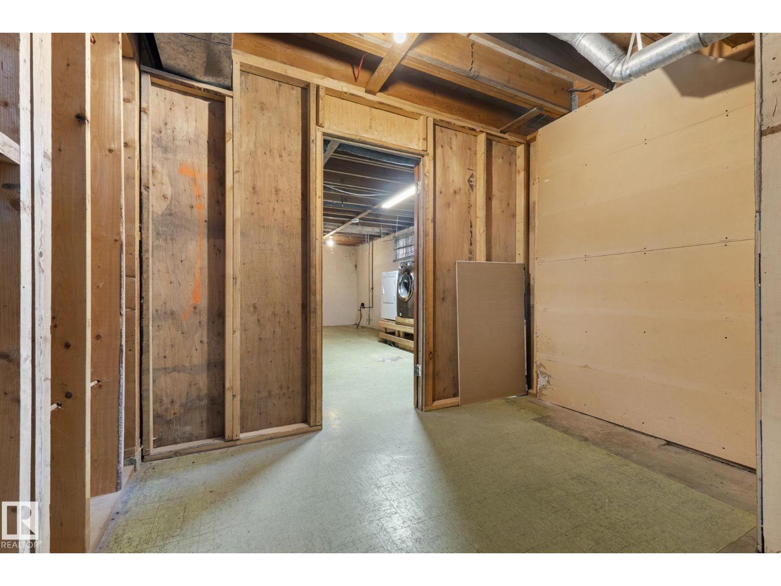 12823 88 ST NW - 32