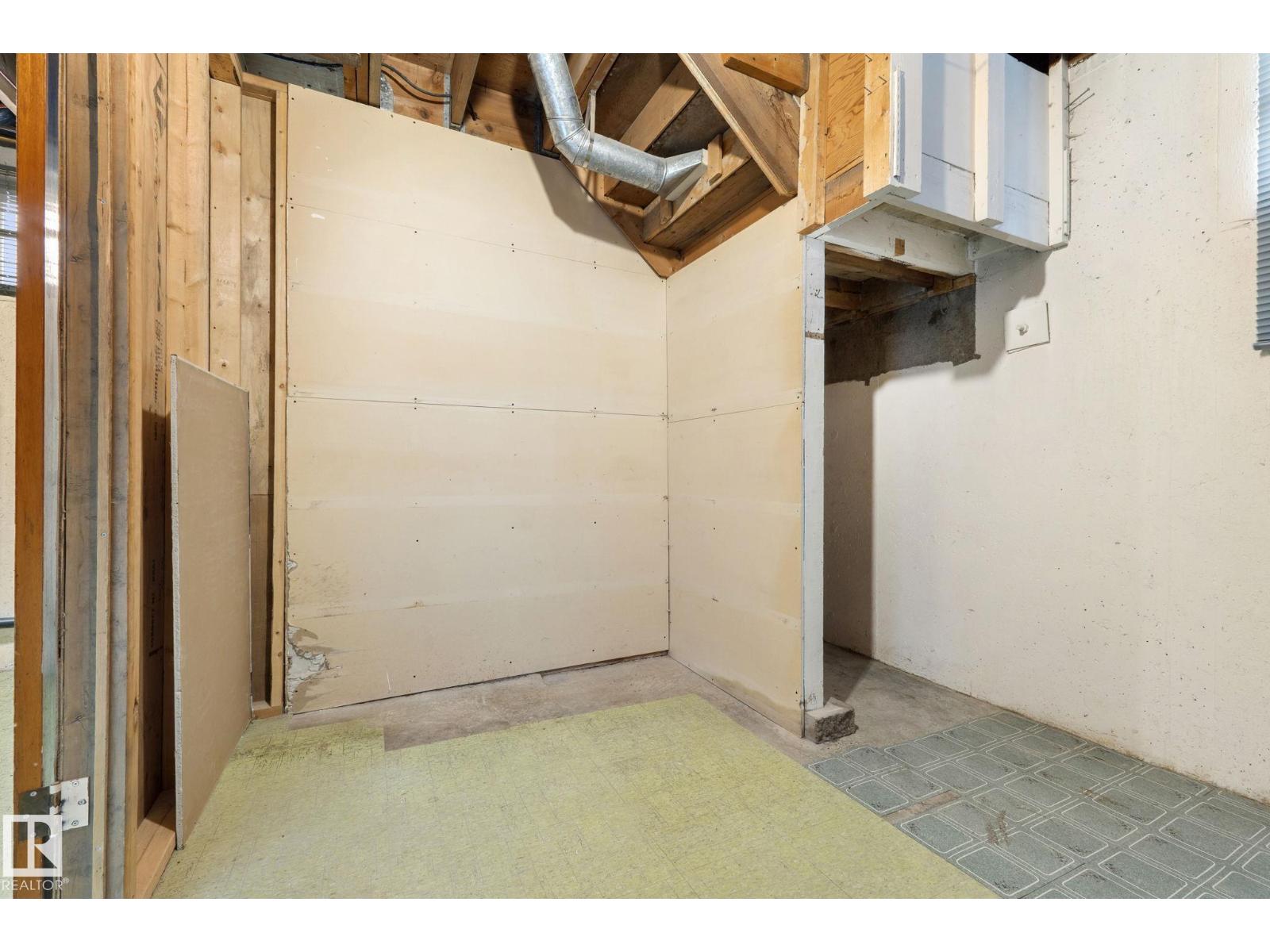 12823 88 ST NW - 33