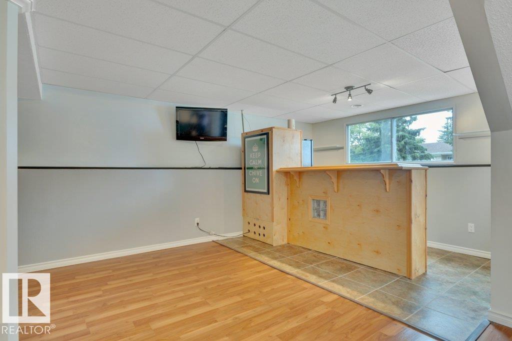 17918 63A AV NW - 32