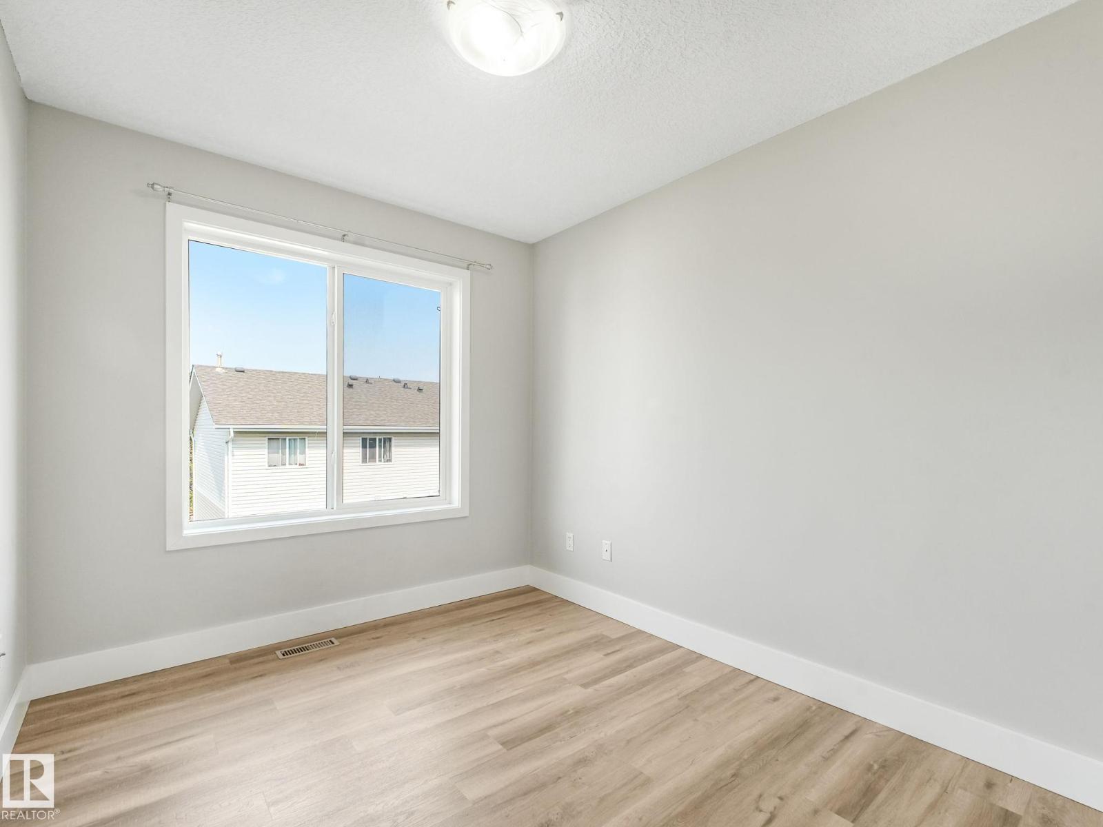 #5 13215 153 AV NW - 27