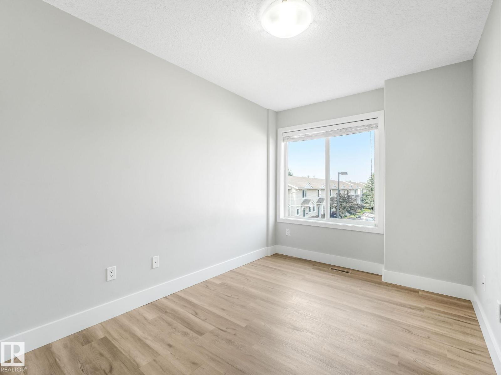 #5 13215 153 AV NW - 30