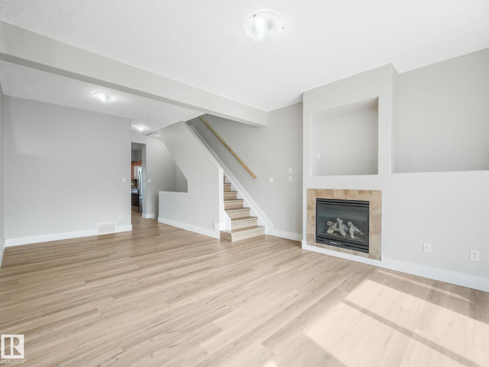 #5 13215 153 AV NW - 19