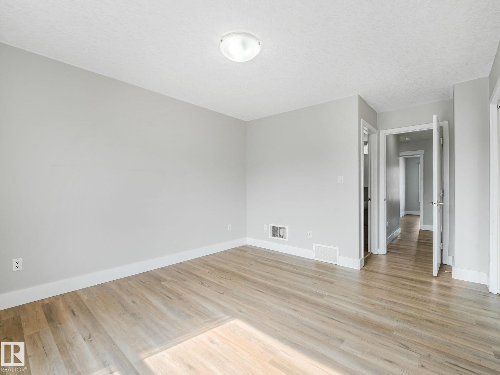 #5 13215 153 AV NW - 37