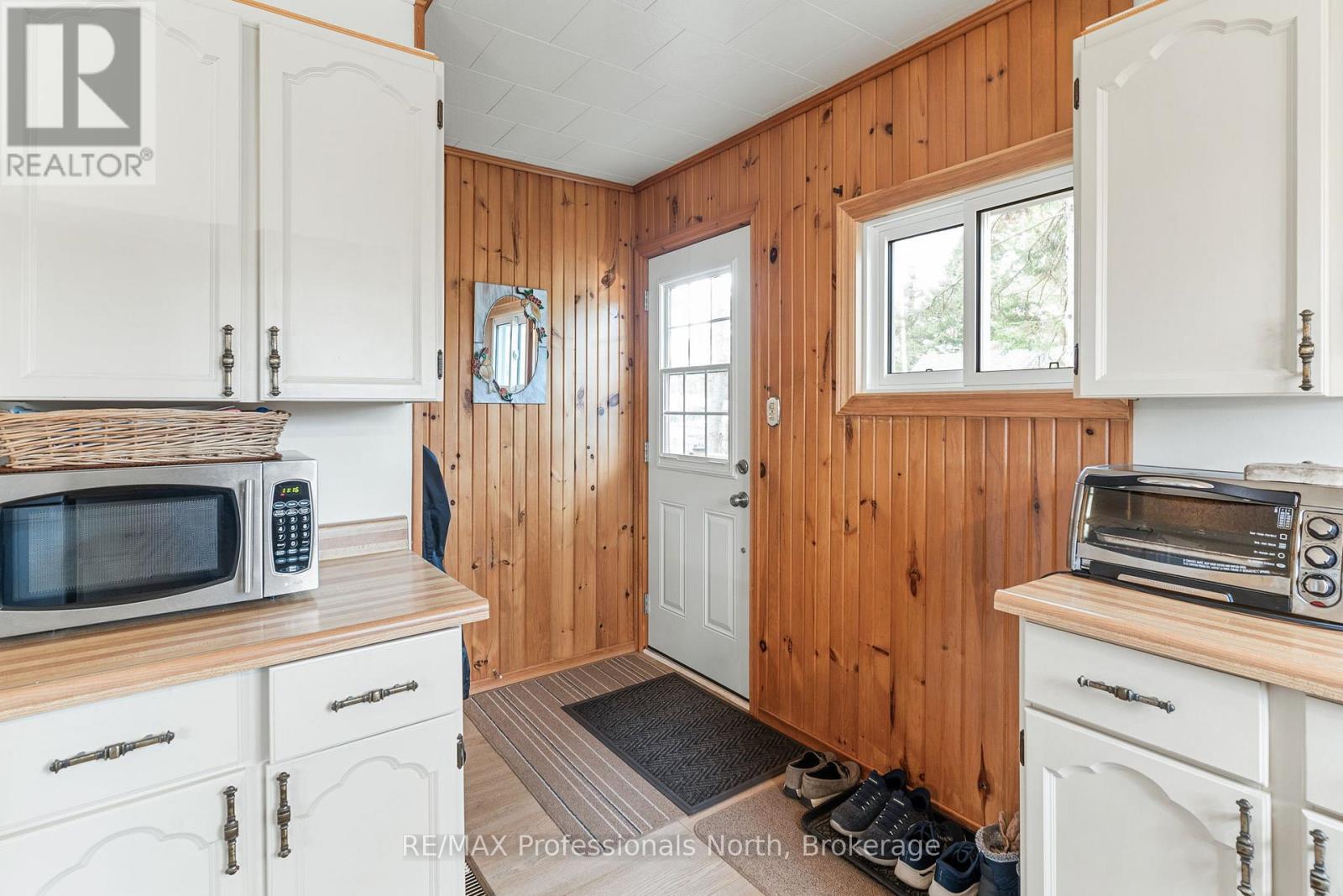 2195 LOOP ROAD - 10