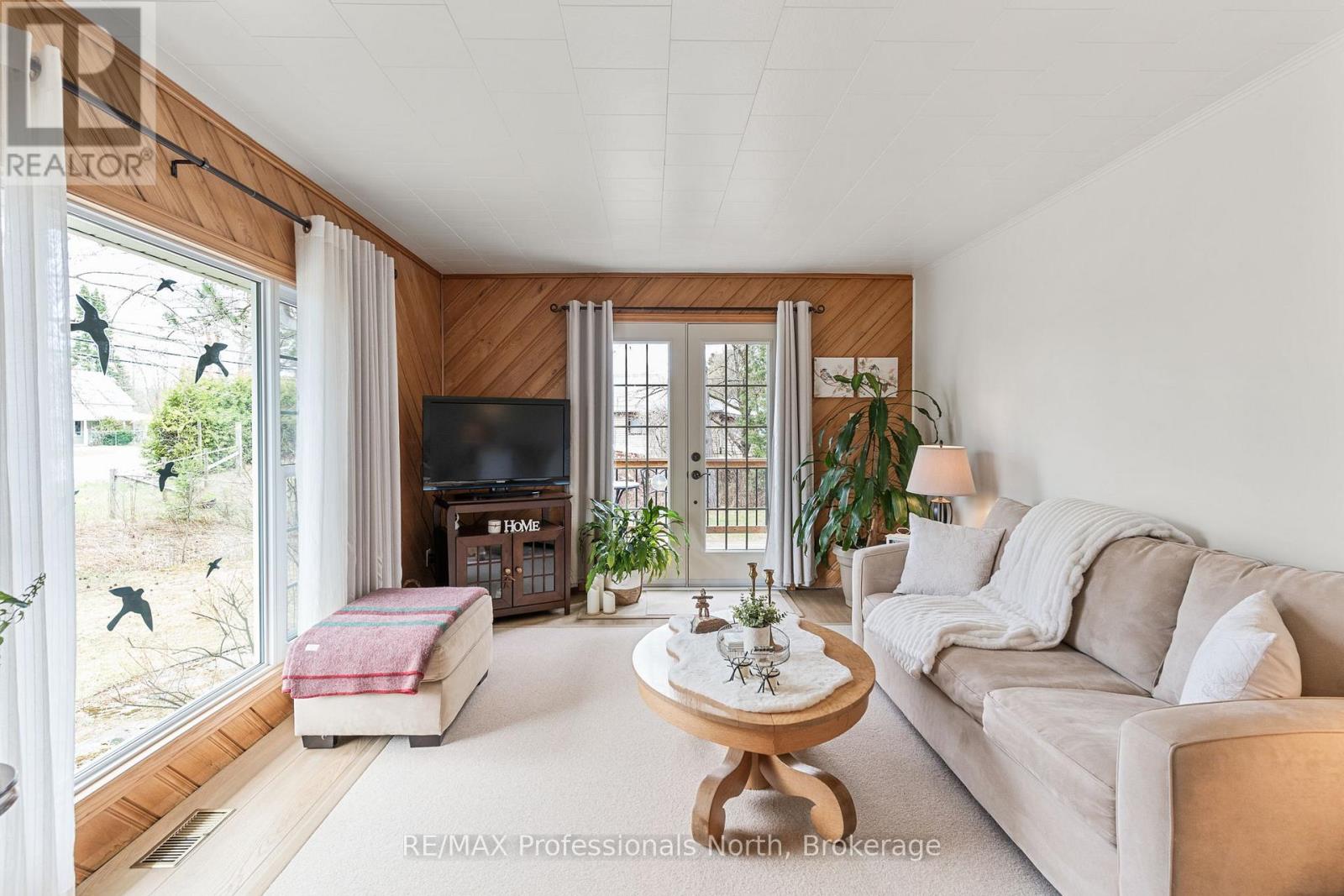 2195 LOOP ROAD - 19