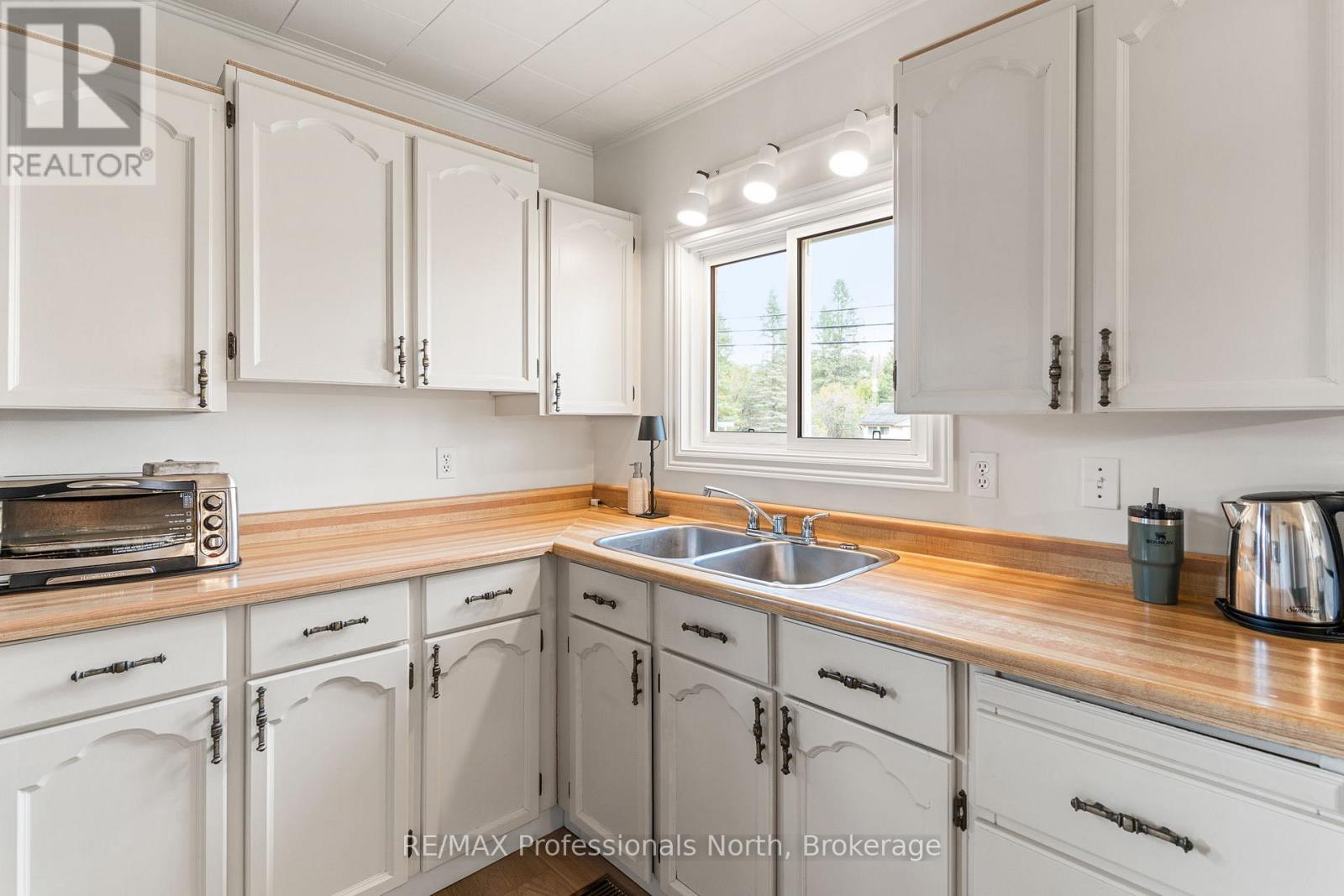 2195 LOOP ROAD - 13