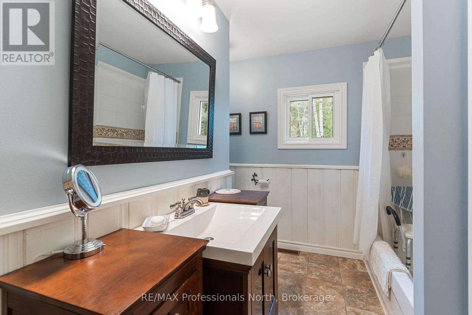 2195 LOOP ROAD - 24