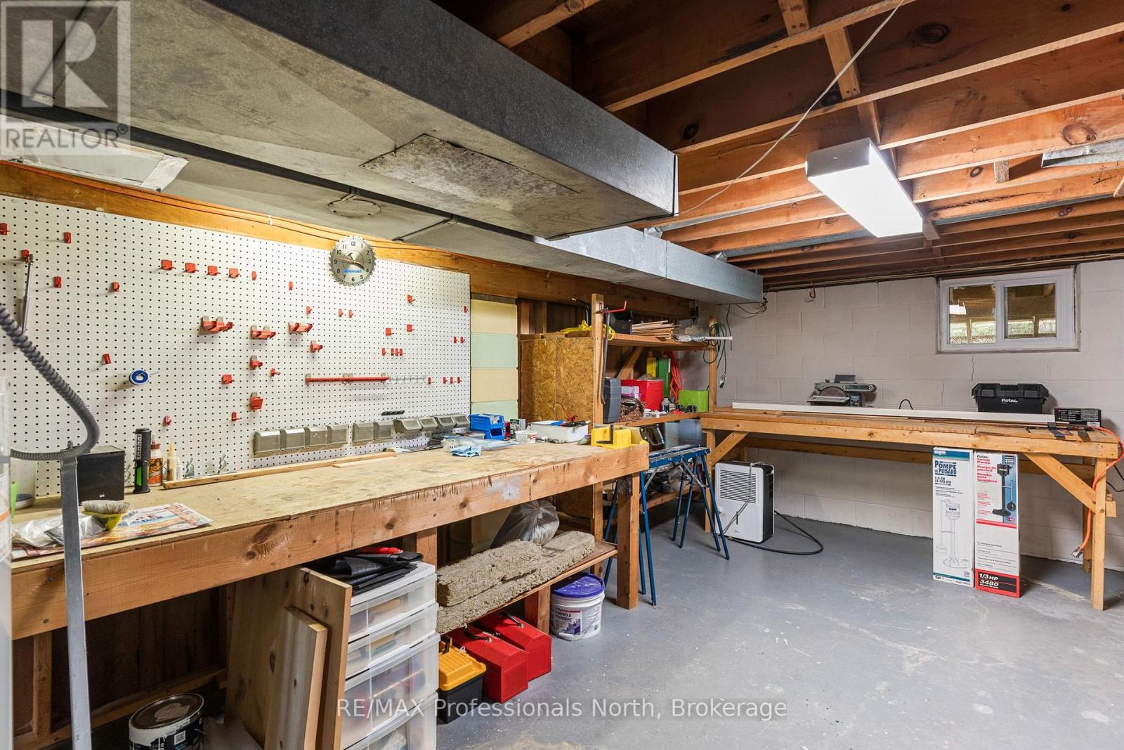 2195 LOOP ROAD - 32