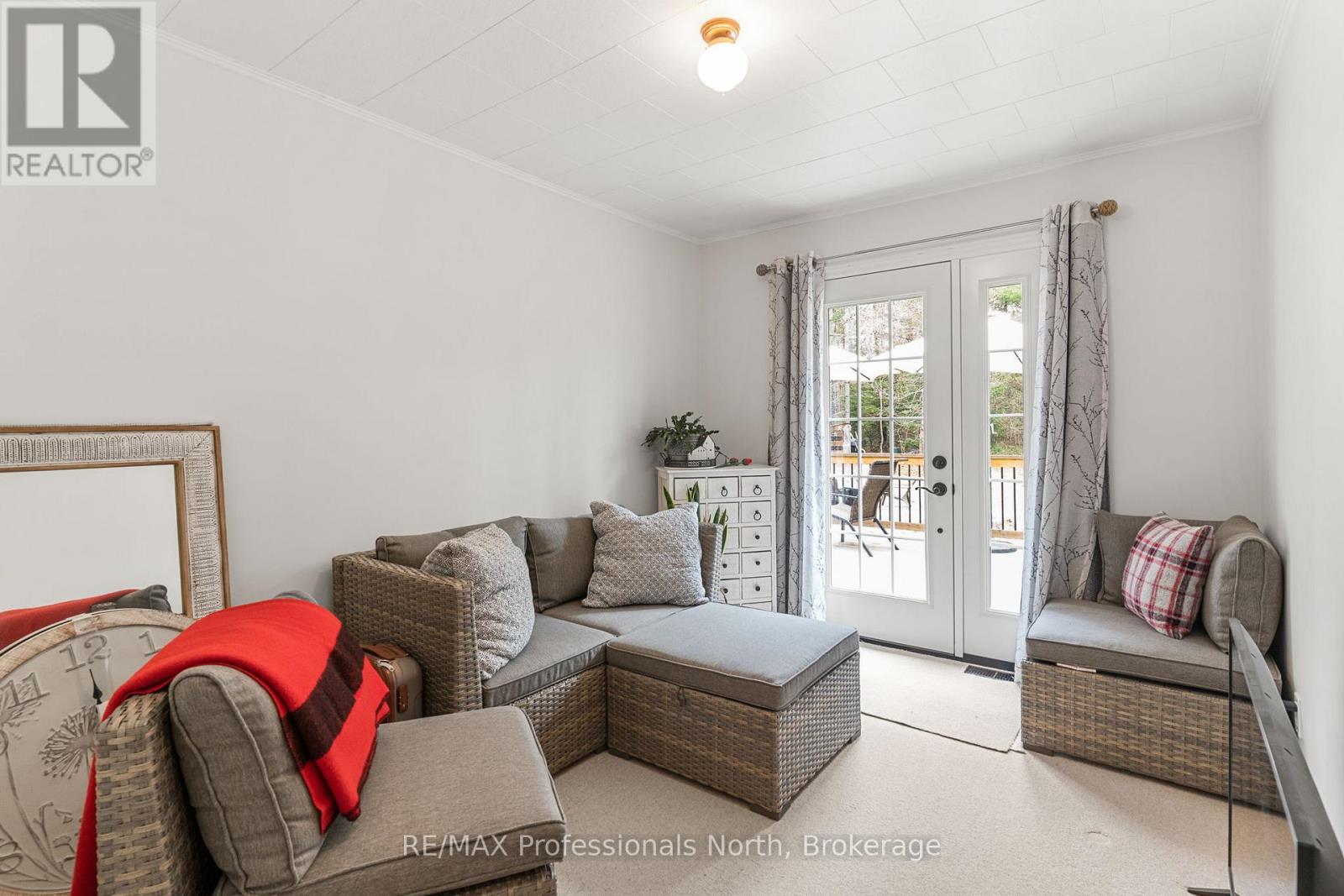 2195 LOOP ROAD - 28