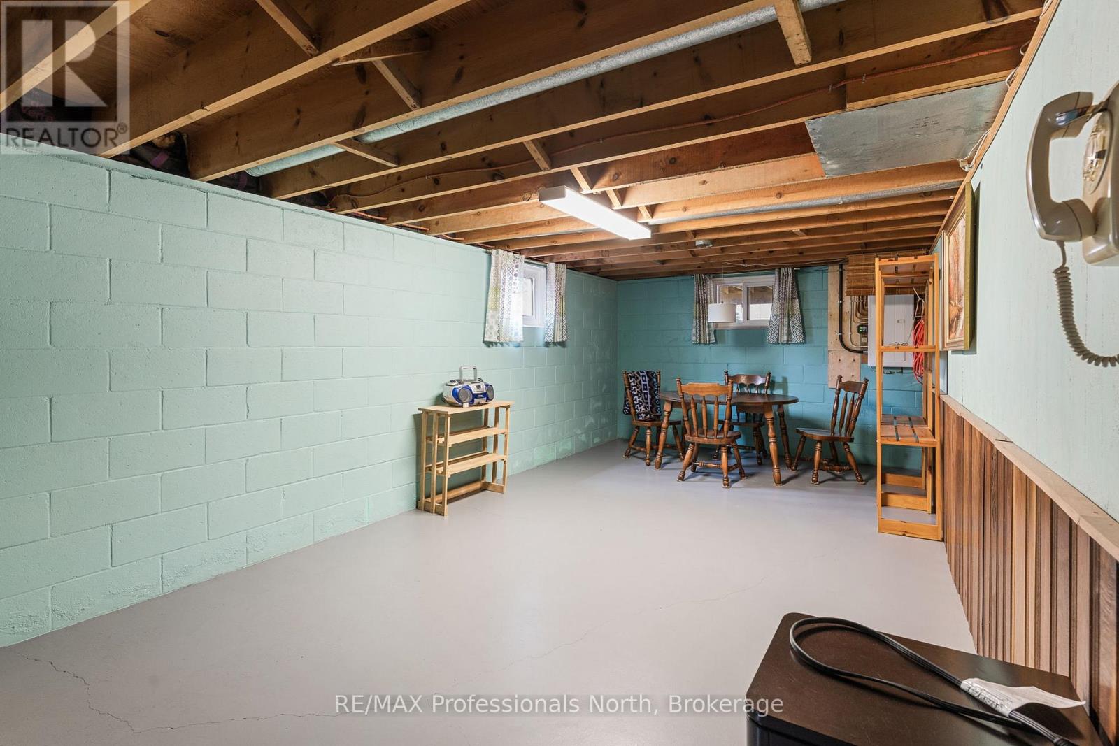 2195 LOOP ROAD - 29