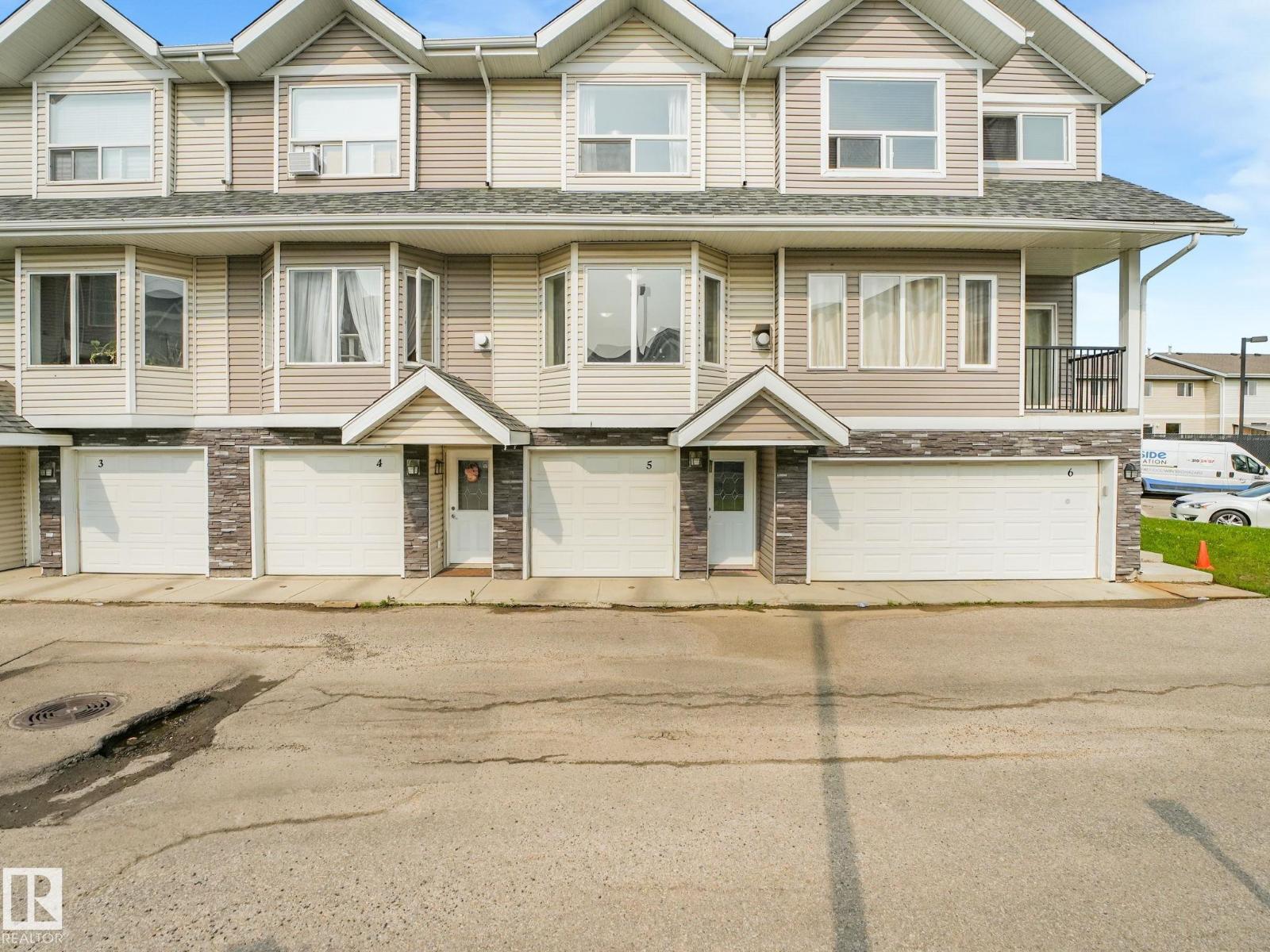 #5 13215 153 AV NW - 71