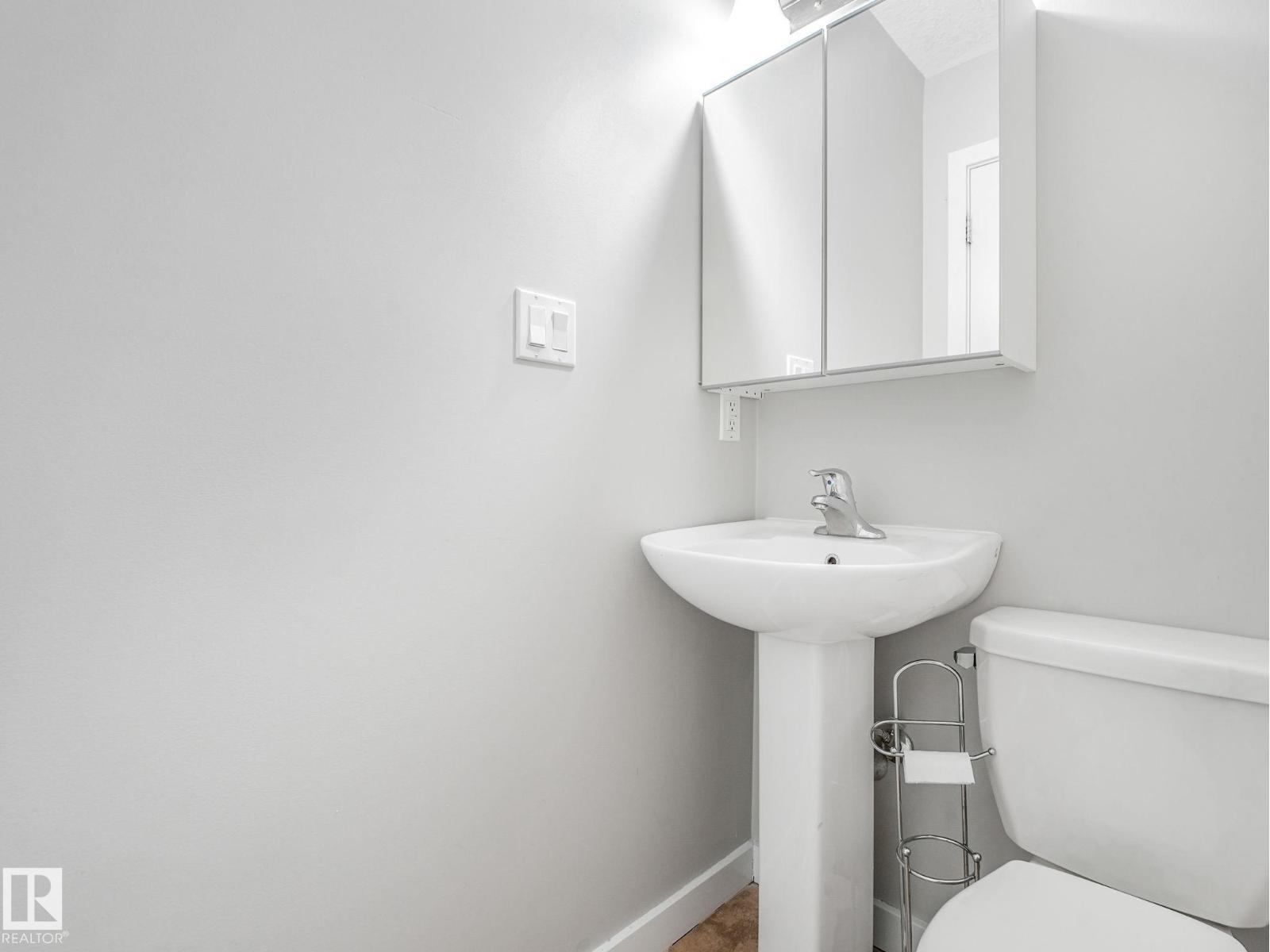 #5 13215 153 AV NW - 33