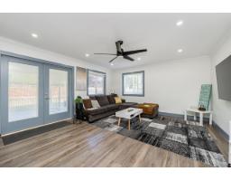 8902 142a Street, Surrey, BC V3V7T1 Photo 9