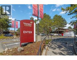 929 Woodhall Lane, Saanich, BC V8X3L7 Photo 17