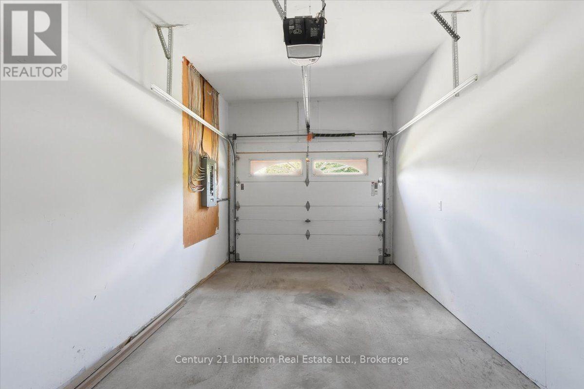 17 RICHARDSON LANE - 32