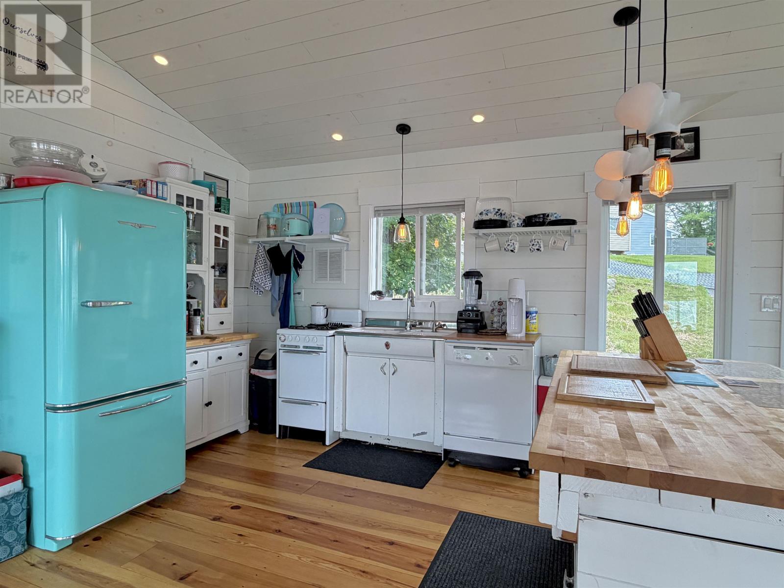 2532 SCHOOL ROAD - 10