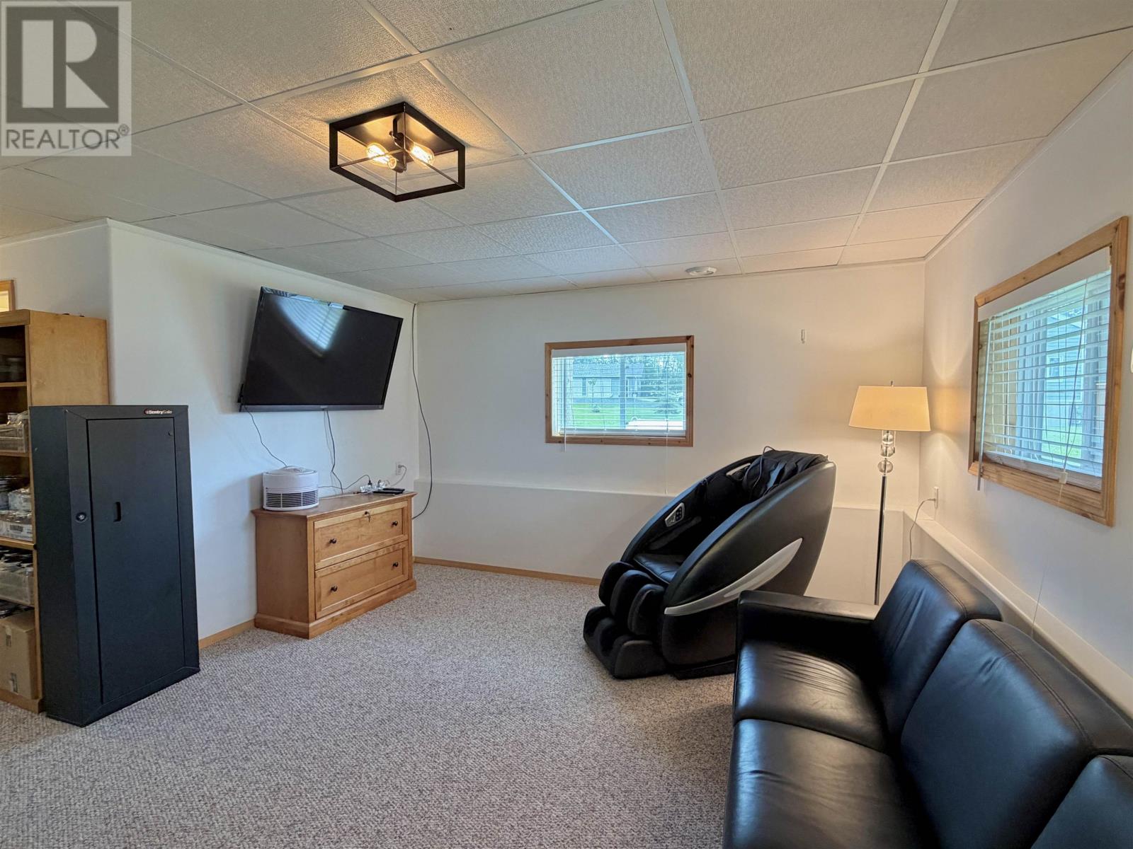 2532 SCHOOL ROAD - 32