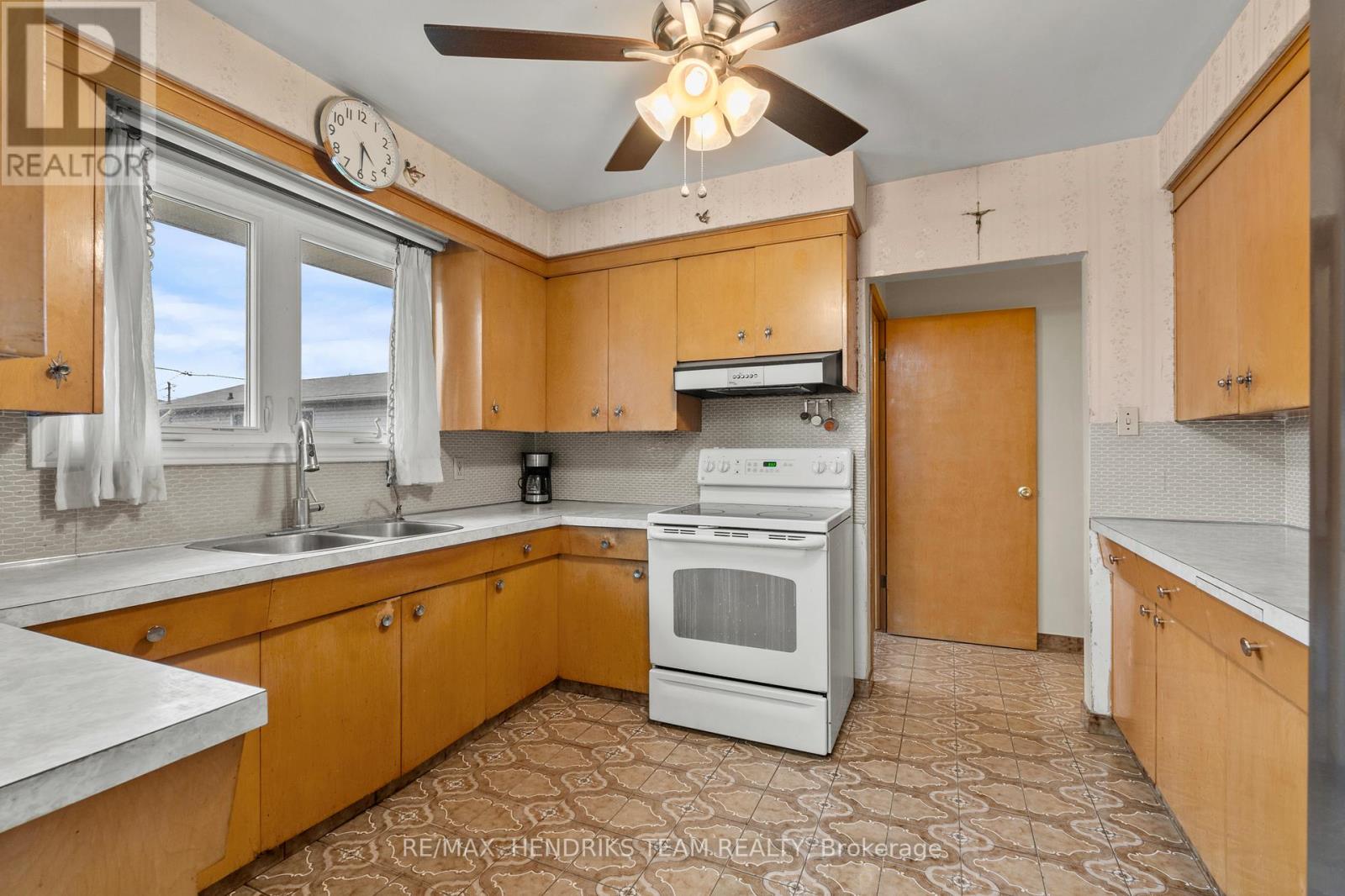 247 GRANTHAM AVENUE - 12
