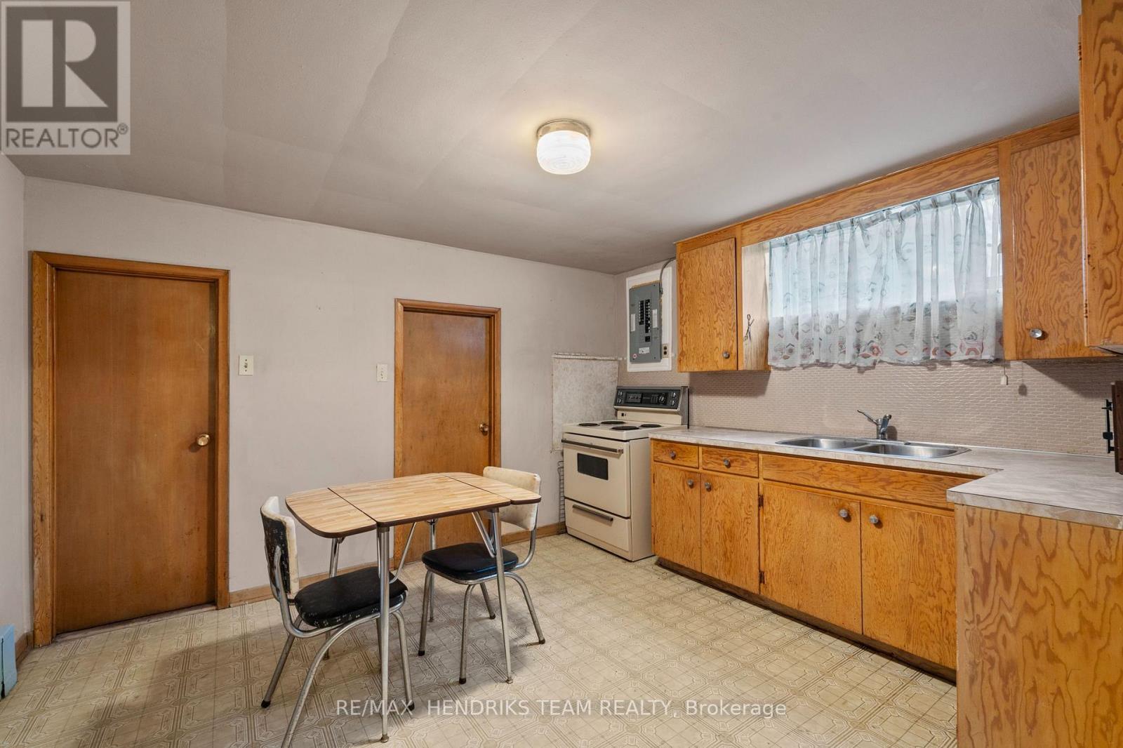247 GRANTHAM AVENUE - 28