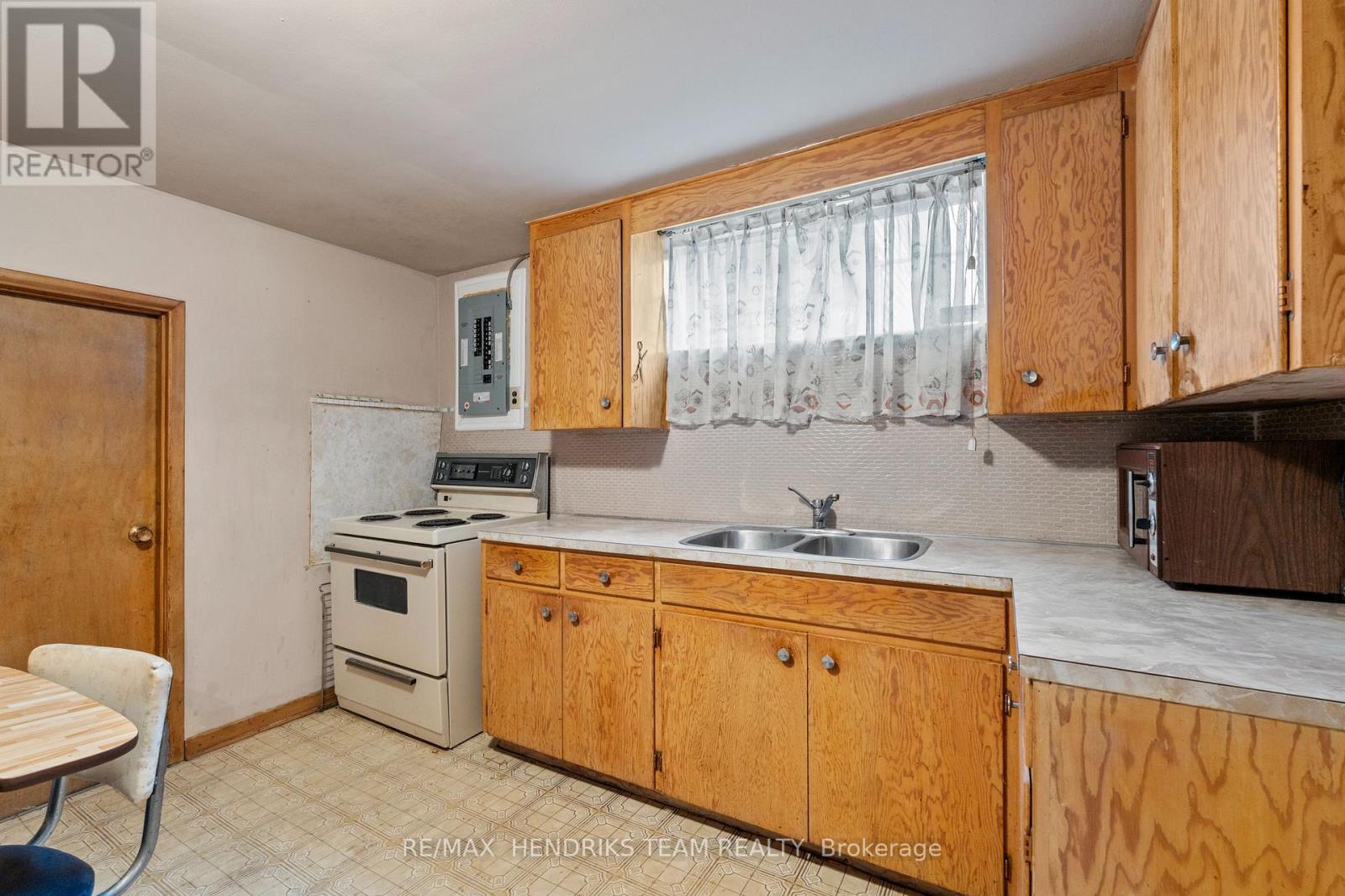 247 GRANTHAM AVENUE - 30