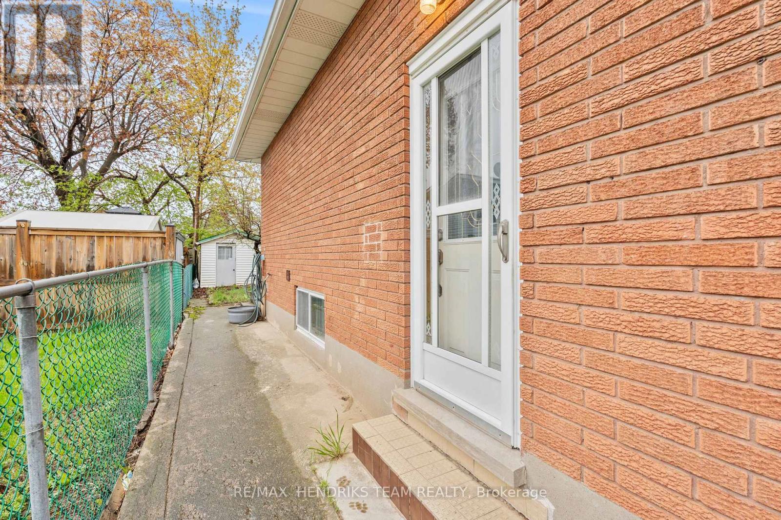 247 GRANTHAM AVENUE - 34