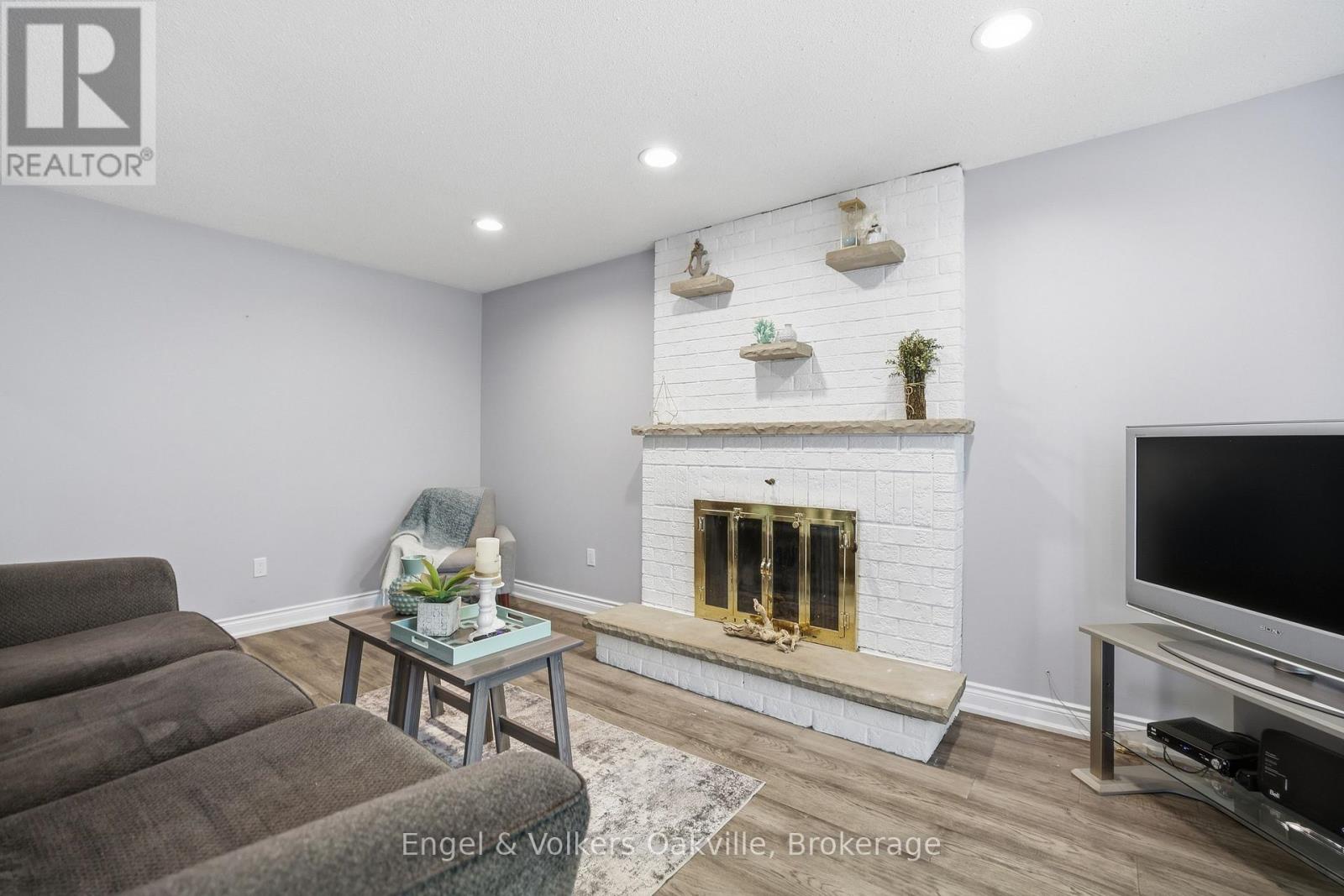 1245 CREEKSIDE DRIVE - 11