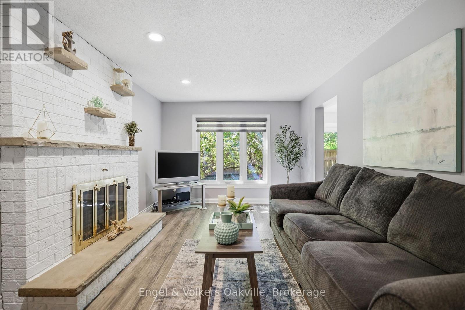 1245 CREEKSIDE DRIVE - 12