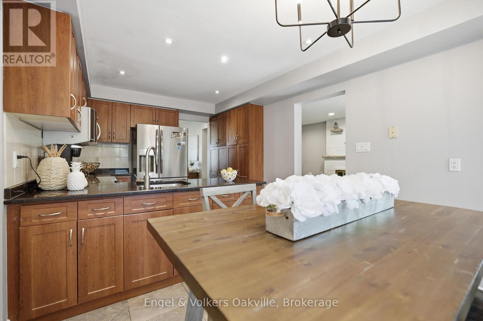 1245 CREEKSIDE DRIVE - 8