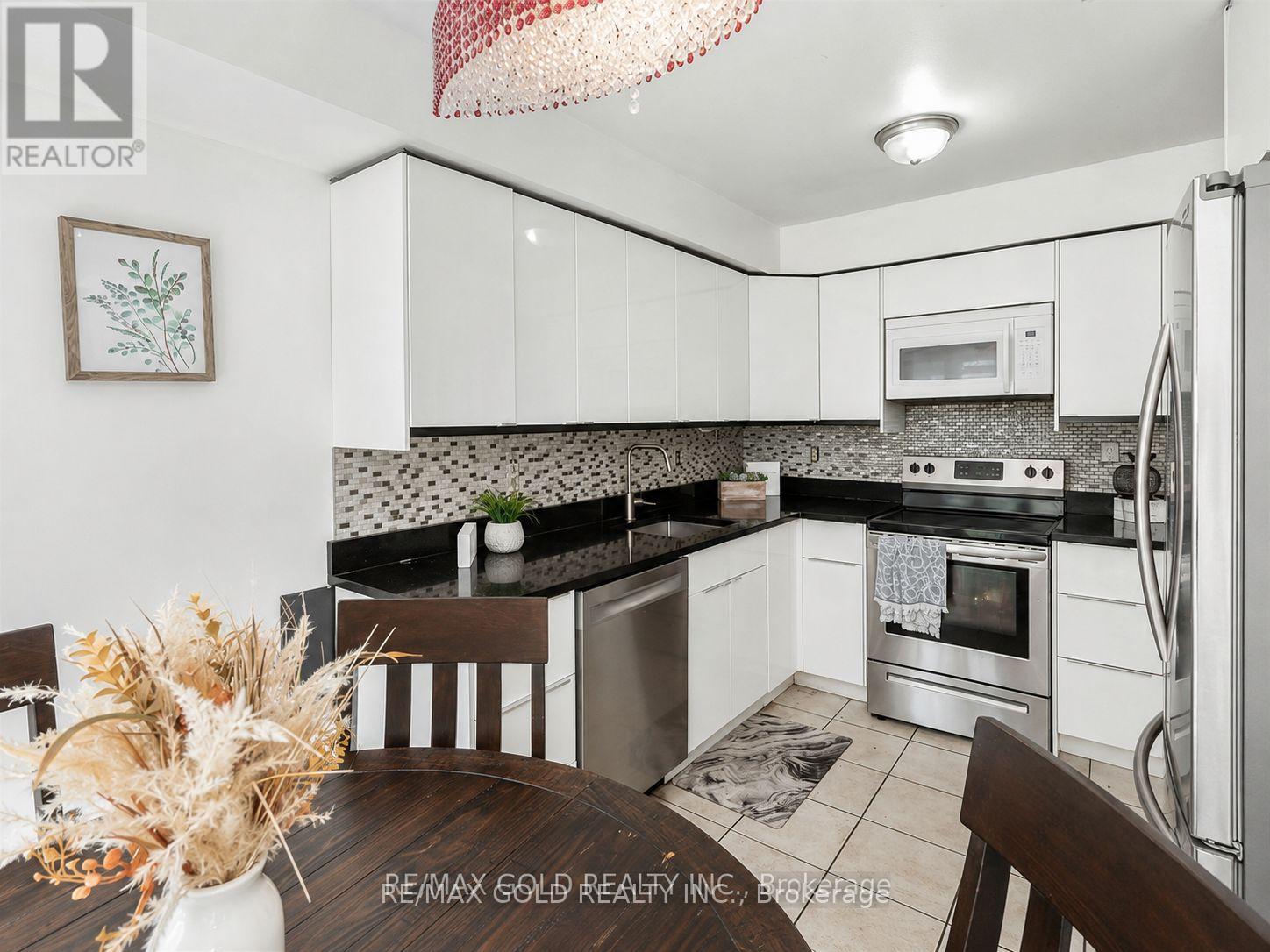 #37 800 DUNDAS STREET W - 13