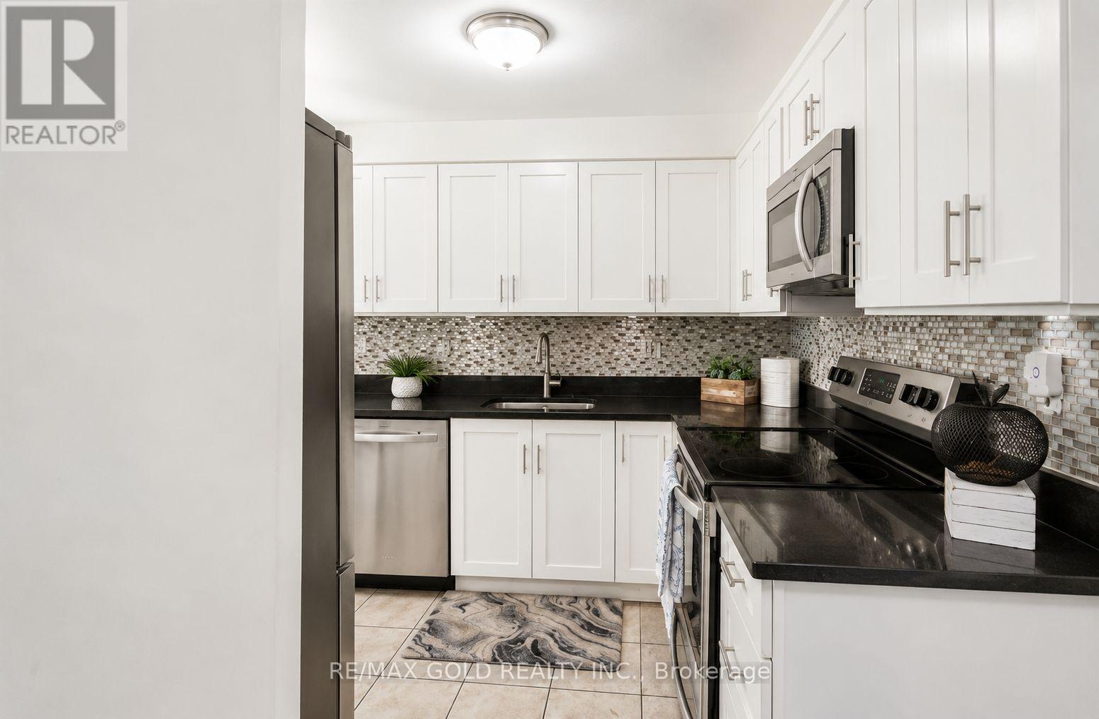 #37 800 DUNDAS STREET W - 15