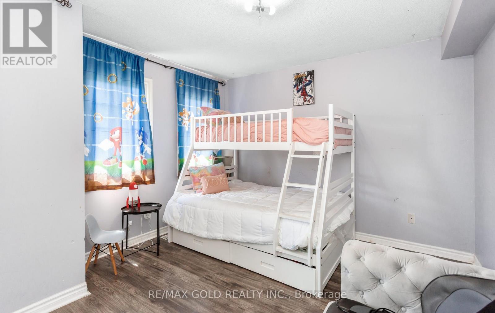 #37 800 DUNDAS STREET W - 27