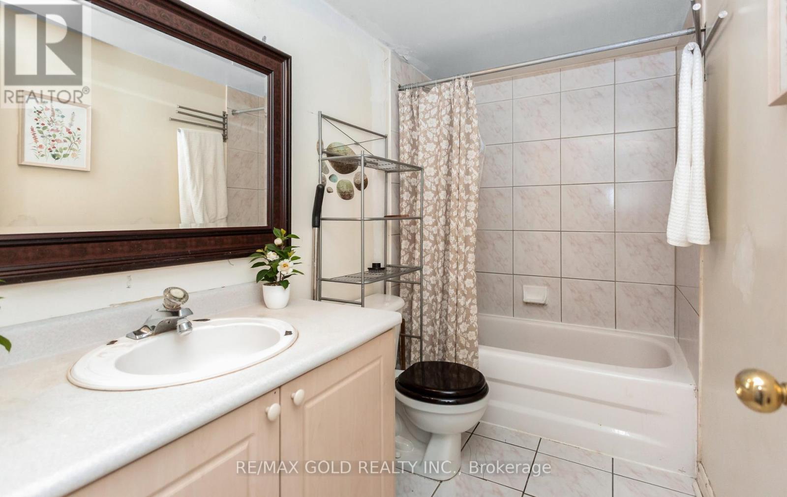 #37 800 DUNDAS STREET W - 29