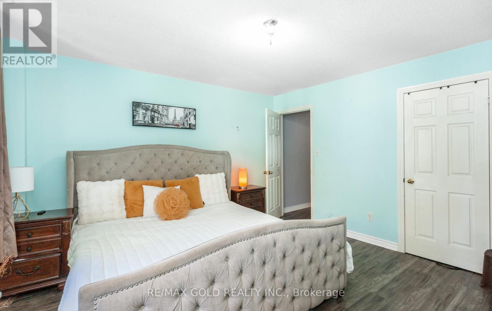 #37 800 DUNDAS STREET W - 24