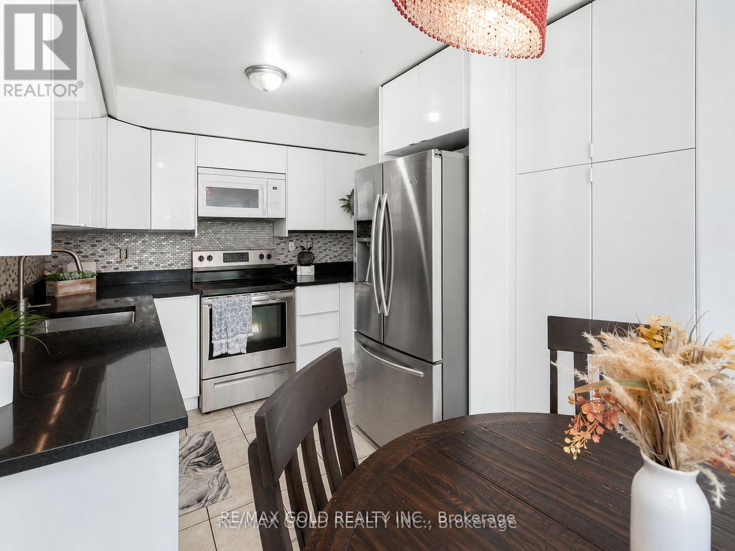 #37 800 DUNDAS STREET W - 14