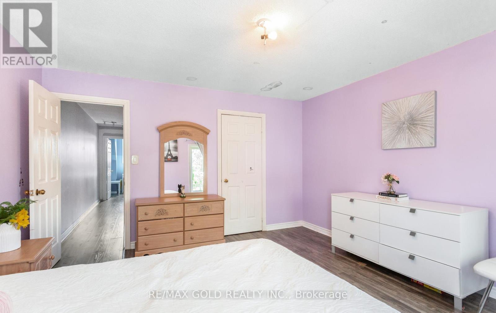 #37 800 DUNDAS STREET W - 35