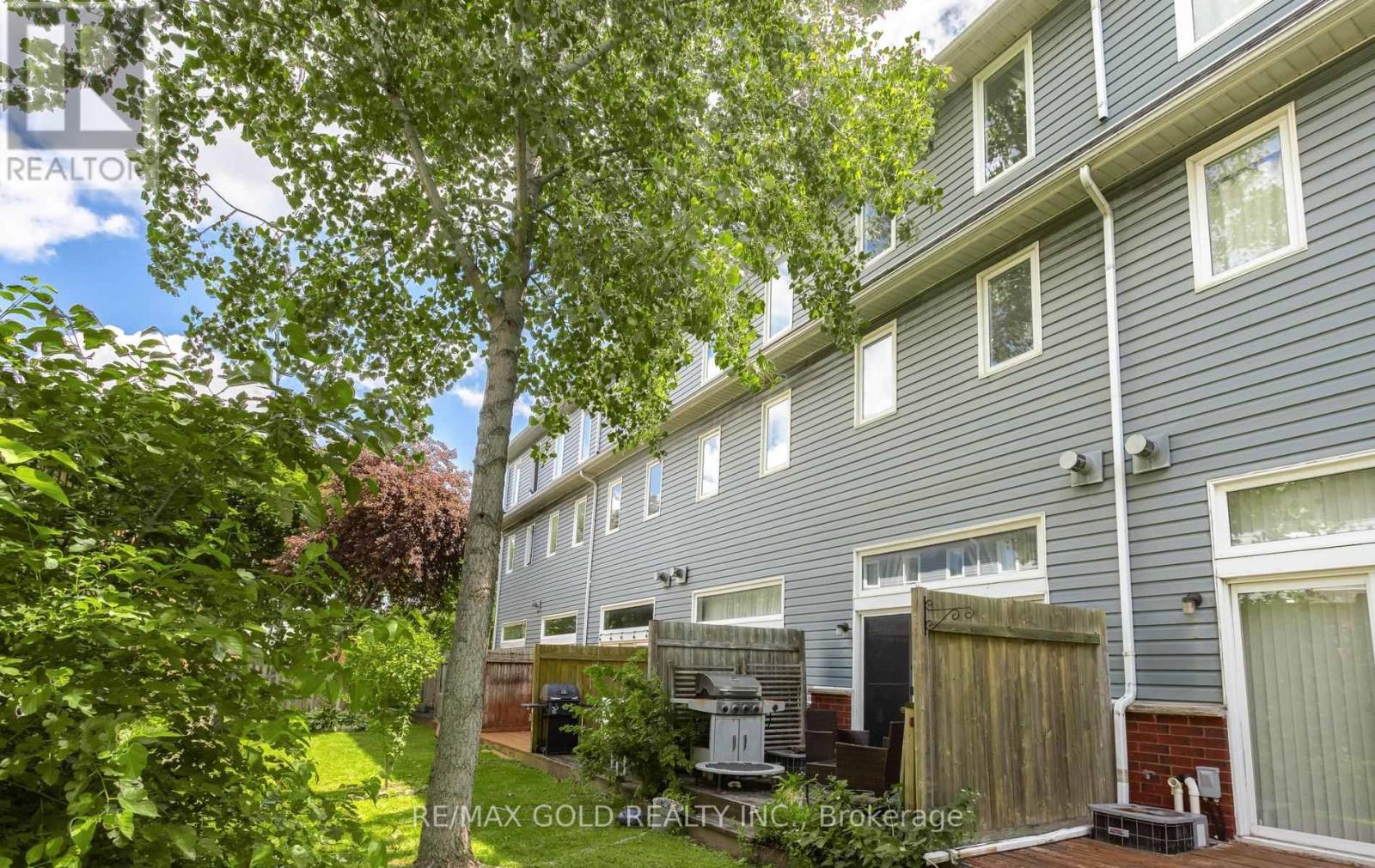 #37 800 DUNDAS STREET W - 45